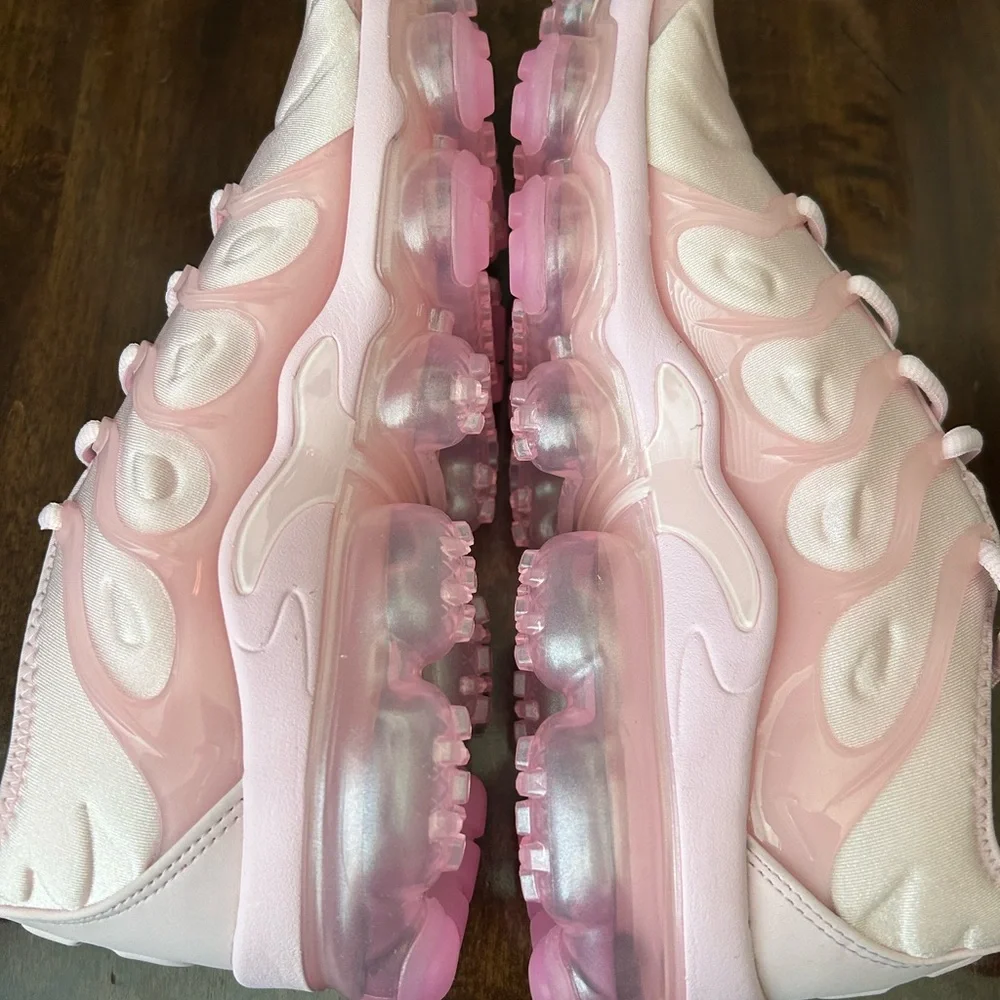 Nike Air Vapormax Plus Pink Foam‎ (Women's) FZ3614-686 NEW Size 8.5